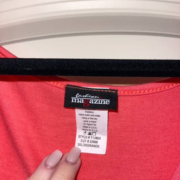 V-Neck Flowy Blouse - Picture 2 of 3